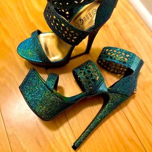 Just in time for Fall. Emerald green stiletto heel